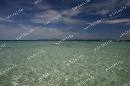 Der Strand bei Alcuida im Osten der Insel Mallorca einer der Balearen Inseln im Mittelmeer.   