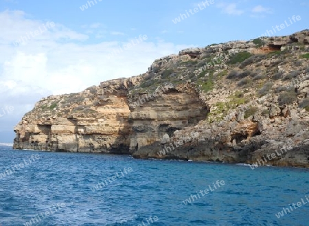 Felsenwand im Meer  