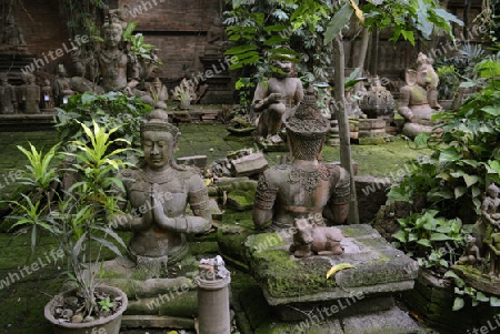 Traditionelle Figuren stehen im Garten von Ban Phor Linag Meuns Terracota Art zum Verkauf bereit dies im Terracota Garden in Chiang Mai im norden von Thailand in Suedostasien.