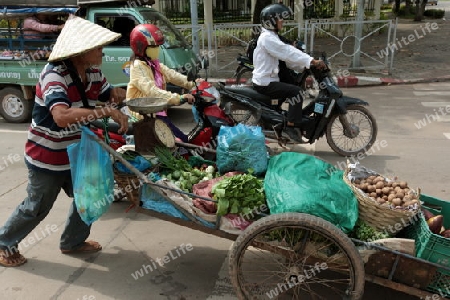 Der Talat Khouadin Markt in Vientiane der Hauptstadt von Laos in Suedostasien.