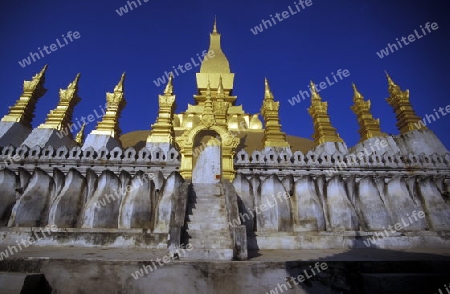 Das Wahrzeichen That Luang in der Hauptstadt Vientiane in Laos in Suedost Asien.