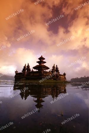 Asien, Suedost, Indonesien, Bali, Insel, Bratansee, Bratan, See, Lake,  Landschaft, Pura Ulun Danu, Tempel, Natur,    (Urs Flueeler) 