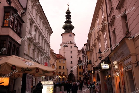 Europa, Osteuropa, Slowakei, Hauptstadt, Bratislava, Altstadt, Michalska Strasse, St Michaels Turm, Gasse, Sommer,  