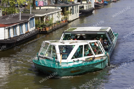 Schiffsverkehr auf Amsterdamer Gracht