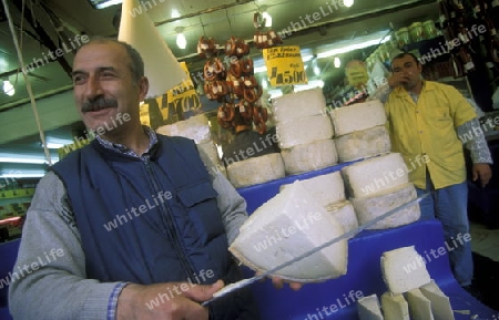 Der Markt, Souq oder Bzaar Kapali Carsi im Stadtteil Sultanahmet in Istanbul in der Tuerkey