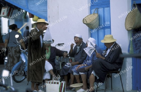 Der Markt auf dem Dorfplatz in der Altstadt von Douz im Sueden von Tunesien in Nordafrika.