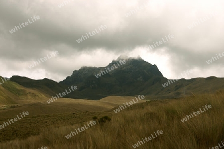 Blick zum Gipfel des Vulkans Pichincha, bei Quito, der Hauptstadt Equadors