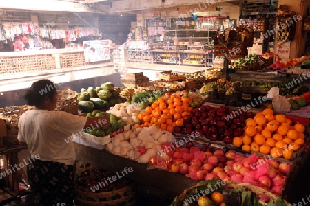 Der Fruechte Markt in Ubud in Zentral Bali auf der Insel Bali in Indonesien..