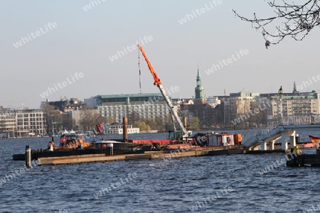 Shiffskran auf der Alster, Hamburg