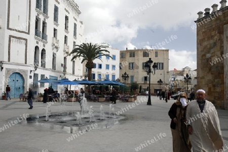 Der Place de la Victoire am Souq oder Bazzar in der Altstadt  von Tunis am Mittelmeer in Tunesien in Nordafrika..