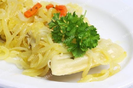 Maultaschen auf hellem Hintergrund