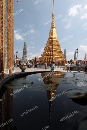 Die Tempelanlage des Wat Phra Kaew in Banglamphu in Bangkok der Hauptstadt von Thailand in Suedostasien.  