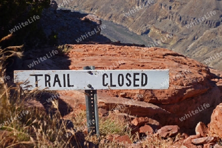 Trail Closed Schild 