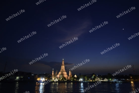 Der Wat Arun Tempel in der Stadt Bangkok in Thailand in Suedostasien.