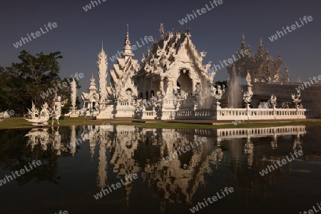 Der Tempel Wat Rong Khun 12 Km suedlich von Chiang Rai in der Provinz chiang Rai im Norden von Thailand in Suedostasien.