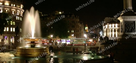 Trafalgar Square, London (by night)