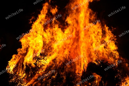 Osterfeuer  - Volkssitte um den Winter zu vertreiben