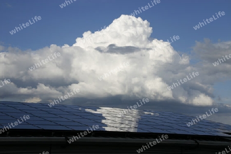 Solarzellen von Wolken verdeckt