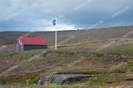 Auf der ber?hmt- ber?chtigten Hochlandstrecke Sprengisandur durch Islands Hochland. Eine menschenleere Asche- und Vulkanw?ste. Haus an der Geo-Thermalquelle "Laugafell"  