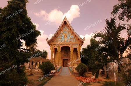 Der Tempel Wat Sainyaphum in der Stadt Savannahet in zentral Laos an der Grenze zu Thailand in Suedostasien.