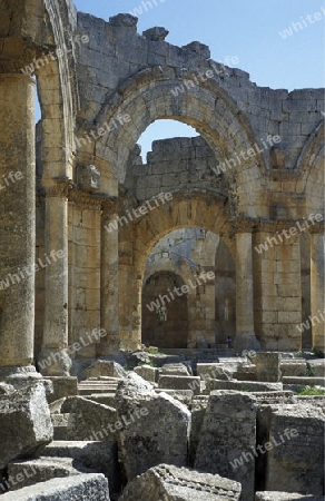 Die Ruine der Basilika von Deir Samaan oder Simeonskloster bei Aleppo im Norden von Syrien im Nahen Osten.  