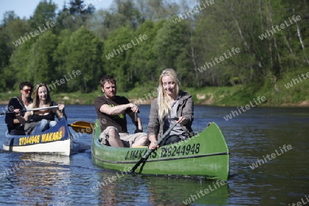 Kanu Fahren auf den Fluss Gauja in Sigulad oestlich von Riga der Hauptstadt von Lettland im Baltikum in Osteuropa.  