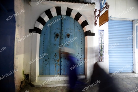 Afrika, Nordafrika, Tunesien, Tunis
Eine Gasse in der Medina mit dem Markt oder Souq in der Altstadt der Tunesischen Hauptstadt Tunis. 



