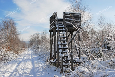 J?ger-Hochsitz im Schnee