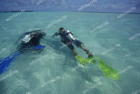 
Eine Tauchschule an der Insel Velavaru im Southmale Atoll auf den Inseln der Malediven im Indischen Ozean.  