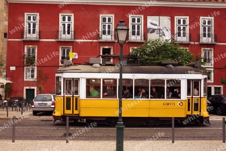 Europa, Westeuropa, EU, Euro, Portugal, Lissabon, Altstadt, Alfama, Tram, Strassenbahn, Zug, Transport,  (Urs Flueeler)