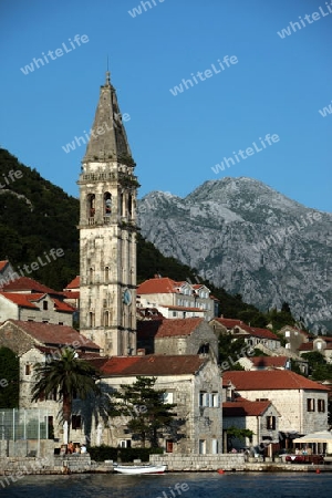 Das Zentrum der Altstadt von Persat in der inneren Bucht von Kotor am Mittelmeer  in Montenegro in Europa.   