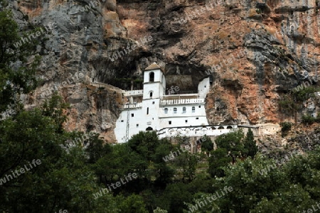 Das Kloster Manastir Ostrog suedlich von Niksic in Montenegro im Balkan am Mittelmeer in Europa.