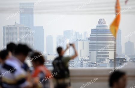 Die Skyline von Bangkok aus Sicht der Tempelanlage des Goldenen Berg in der Hauptstadt Bangkok von Thailand in Suedostasien.