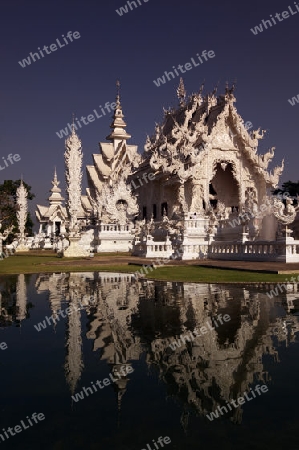 Der Tempel Wat Rong Khun 12 Km suedlich von Chiang Rai in der Provinz chiang Rai im Norden von Thailand in Suedostasien.