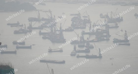 Skyline von Hongkong vom Peak aus gesehen ueber den