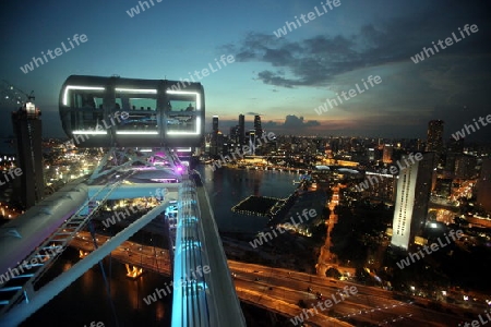 Das Riesenrad an der Marina Bay in Singapur im Inselstaat Singapur in Asien.