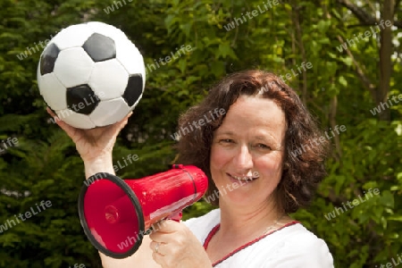 Frau mit Megafon- Outdoor