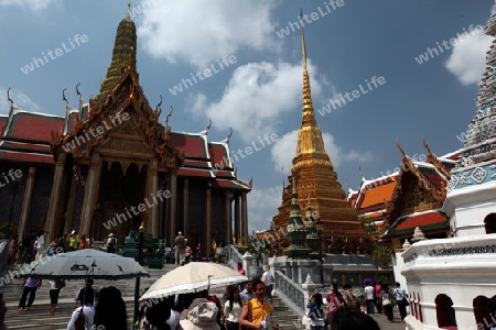 Die Tempelanlage des Wat Phra Kaew in Banglamphu in Bangkok der Hauptstadt von Thailand in Suedostasien.  