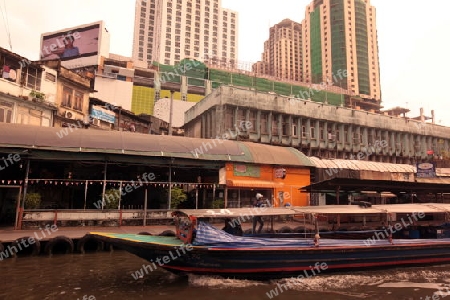 Der alltag auf dem Khlang Saen Saeb Kanal in Bangkok der Hauptstadt von Thailand in Suedostasien.