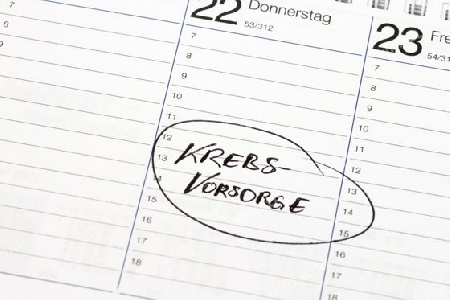 Notiz auf einem Kalender: Krebsvorsorge