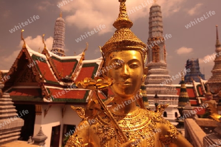 Die Tempelanlage des Wat Phra Kaew in Banglamphu in Bangkok der Hauptstadt von Thailand in Suedostasien.  