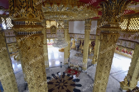 Der Grosse Tempel oder Chedi Phra Maha Chedi Chai Mongkhon auf einem Huegel bei Roi Et in der Provinz Roi Et nordwestlich von Ubon Ratchathani im nordosten von Thailand in Suedostasien.