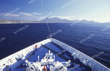 Europa, Atlantischer Ozean, Portugal, Insel, Madeira, Porto Santo, Meer, Landschaft, Schiff, Reisen, Fahrt, 
Ein Schiff auf dem Seeweg zur Insel Porto Santo von der Nachbarsinsel Madeira im Atlantischen Ozean, Portugal,      (Urs Flueeler) 