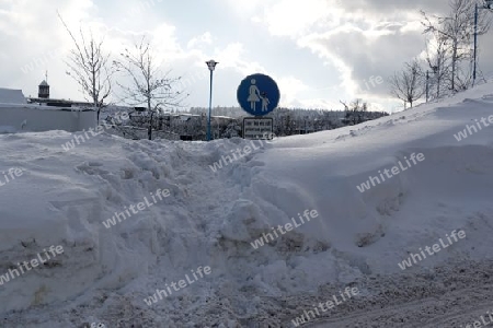 Skurieles Verkehrsschild