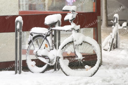 Fahrrad mit Schnee