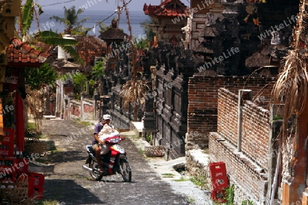 Asien, Suedost, Indonesien, Bali, Insel, Nusa Lembongan, Jungutbatu, Dorf, Hauptort, Altstadt, Tempel, Gasse, Dorf, Architektur, Alltag, Tradition, Kultur,     (Urs Flueeler) 