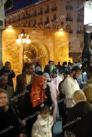 Afrika, Nordafrika, Tunesien, Tunis
Der Place de la Victoire mit dem Porte de France vor der Medina in der Altstadt der Tunesischen Hauptstadt Tunis. 






