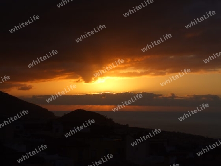 Sonnenstrahlen  ?ber dem Meer