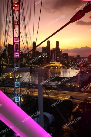 Das Riesenrad an der Marina Bay in Singapur im Inselstaat Singapur in Asien.