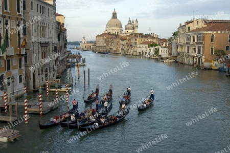 Gondelfahrt auf dem Canale >Grande in Venedig